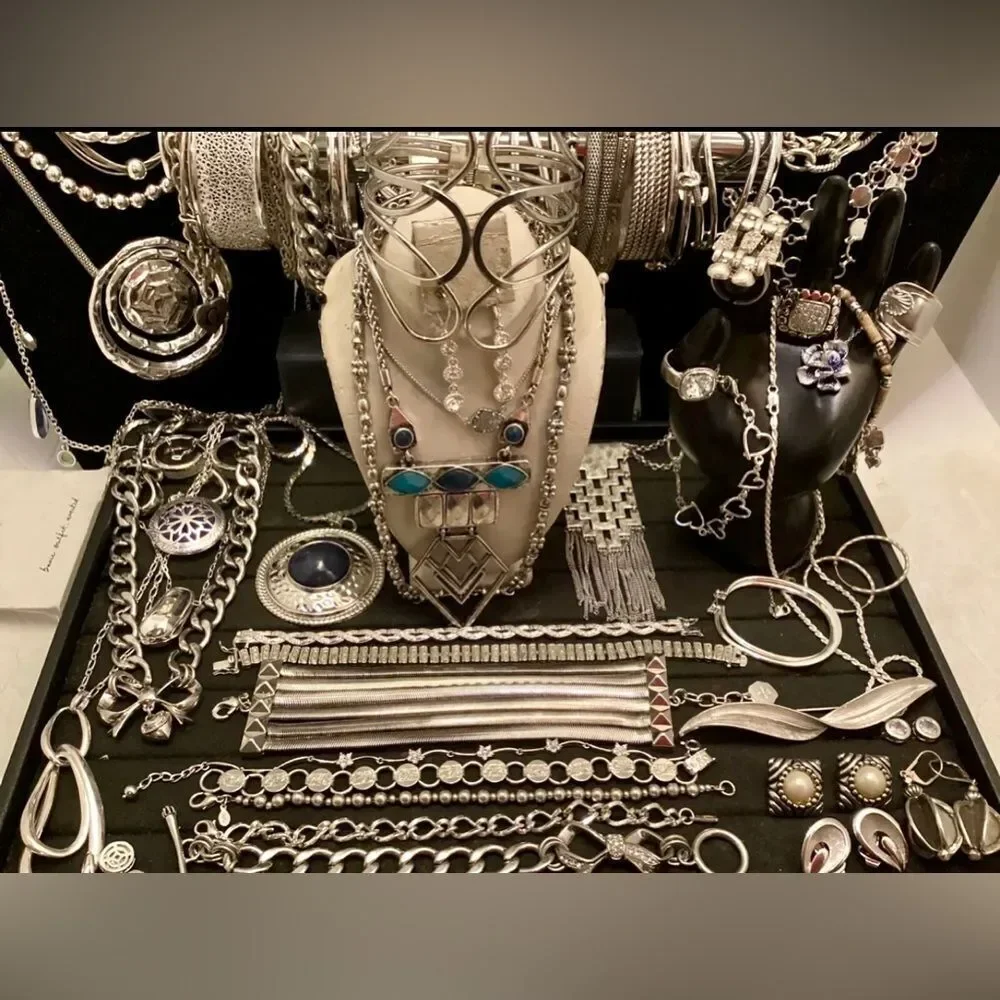 Premium Vintage Jewelry Lot~ 2 LBs Estate necklace earrings, rings, bracelet - Picture 5 of 10